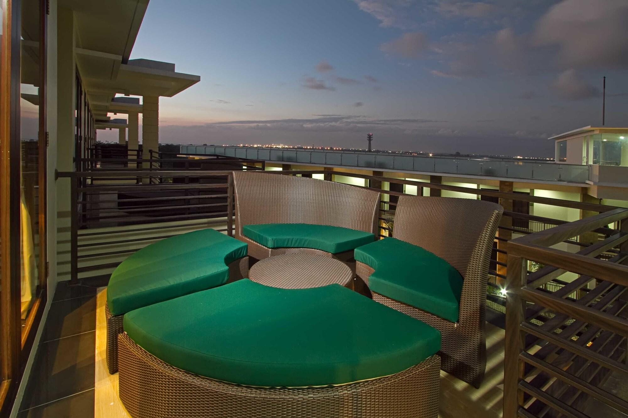 Parkside Denbukit Residence & Suite Jimbaran Екстериор снимка