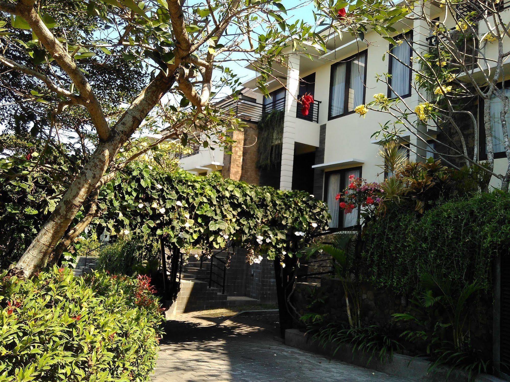 Parkside Denbukit Residence & Suite Jimbaran Екстериор снимка
